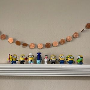 [SOLD] Minions figures total 9